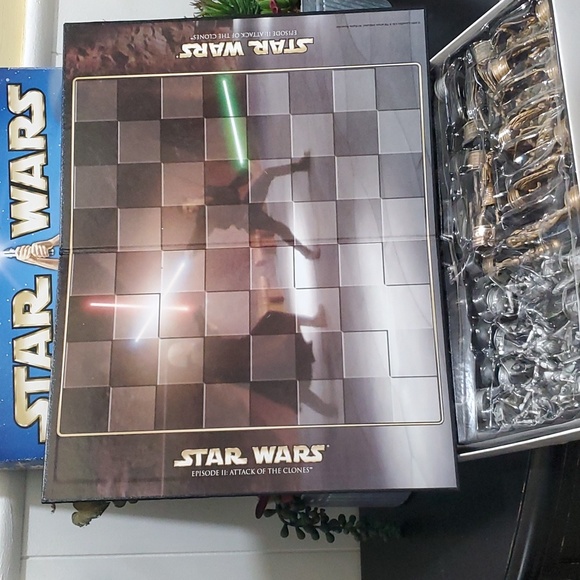 Parker Brothers Star Wars Episode II: Attack of The Clones 2003 Chess Set - Picture 8 of 8